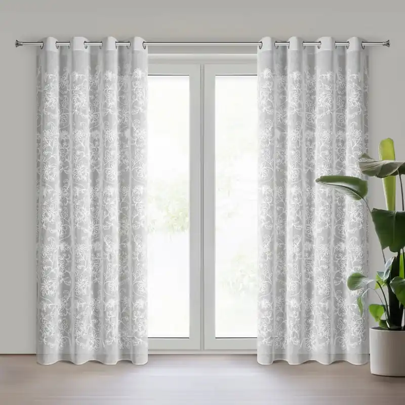 Hotový závěs LILY bílý - na průchodkách Nová Kolekce