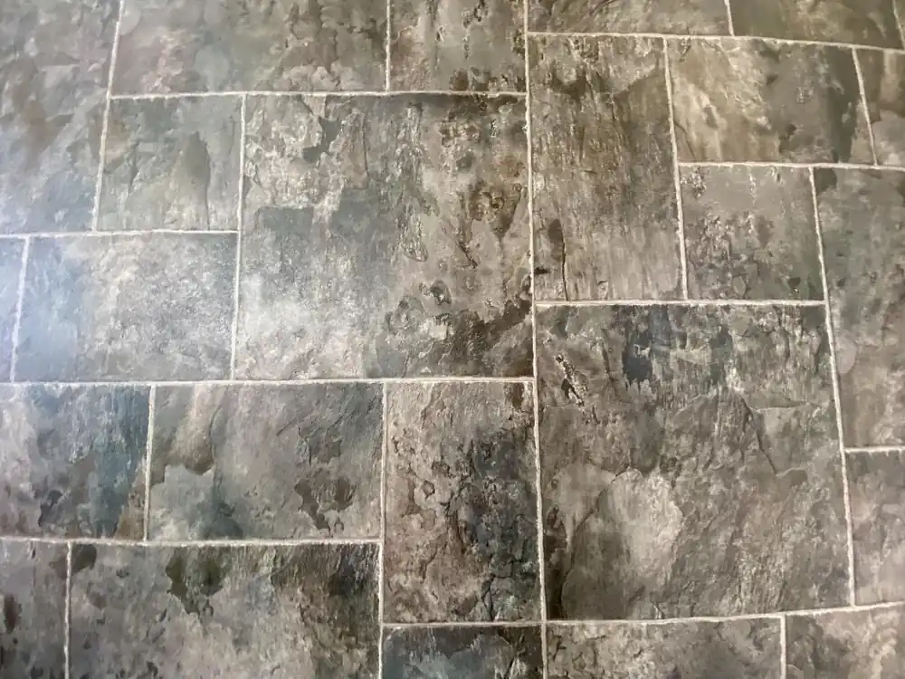 PVC - Iconik Rustic Slate Black brown 2m šíře Objednat Nyní